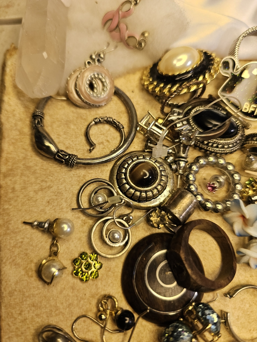 Vintage Sellers Crafters Bundle Jewelry Earrings Necklaces Rando - Picture 9 of 17
